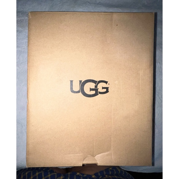 Men’s UGGs Neumel Black Ankle Boots - Picture 8 of 9